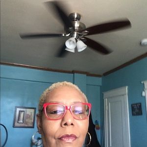 Meet your Posher, Phyllis